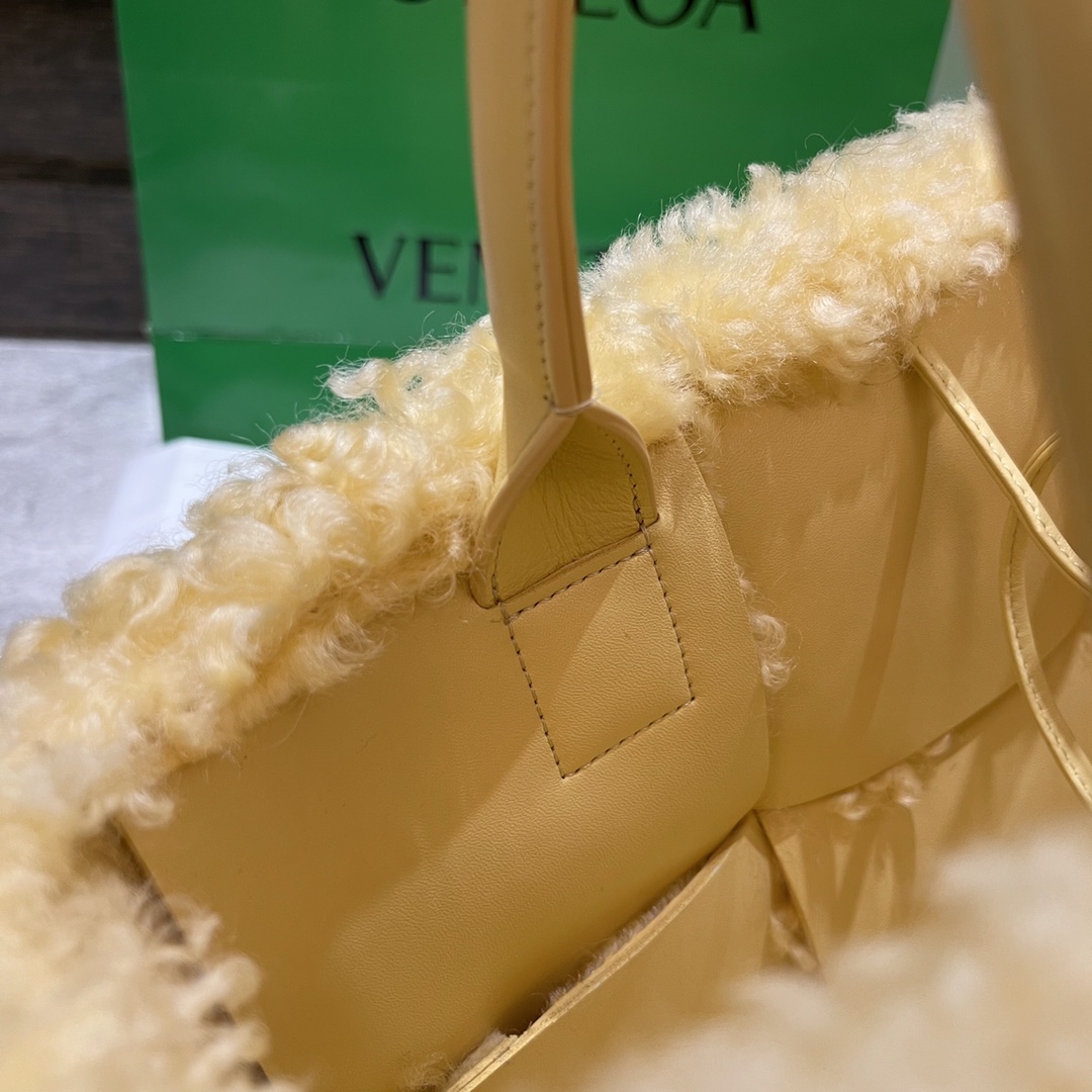 Bottega Veneta Arco Tote Bag - Image 6