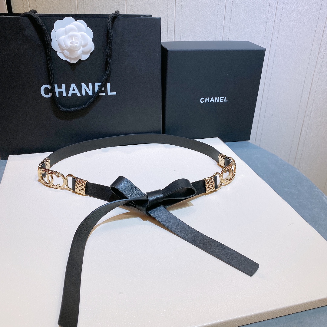 db9bf2_9dd3364383024e889e3a3f15f19c0a80mv2.jpg Chanel Lambskin&Gold Hardware Belt - Image 1