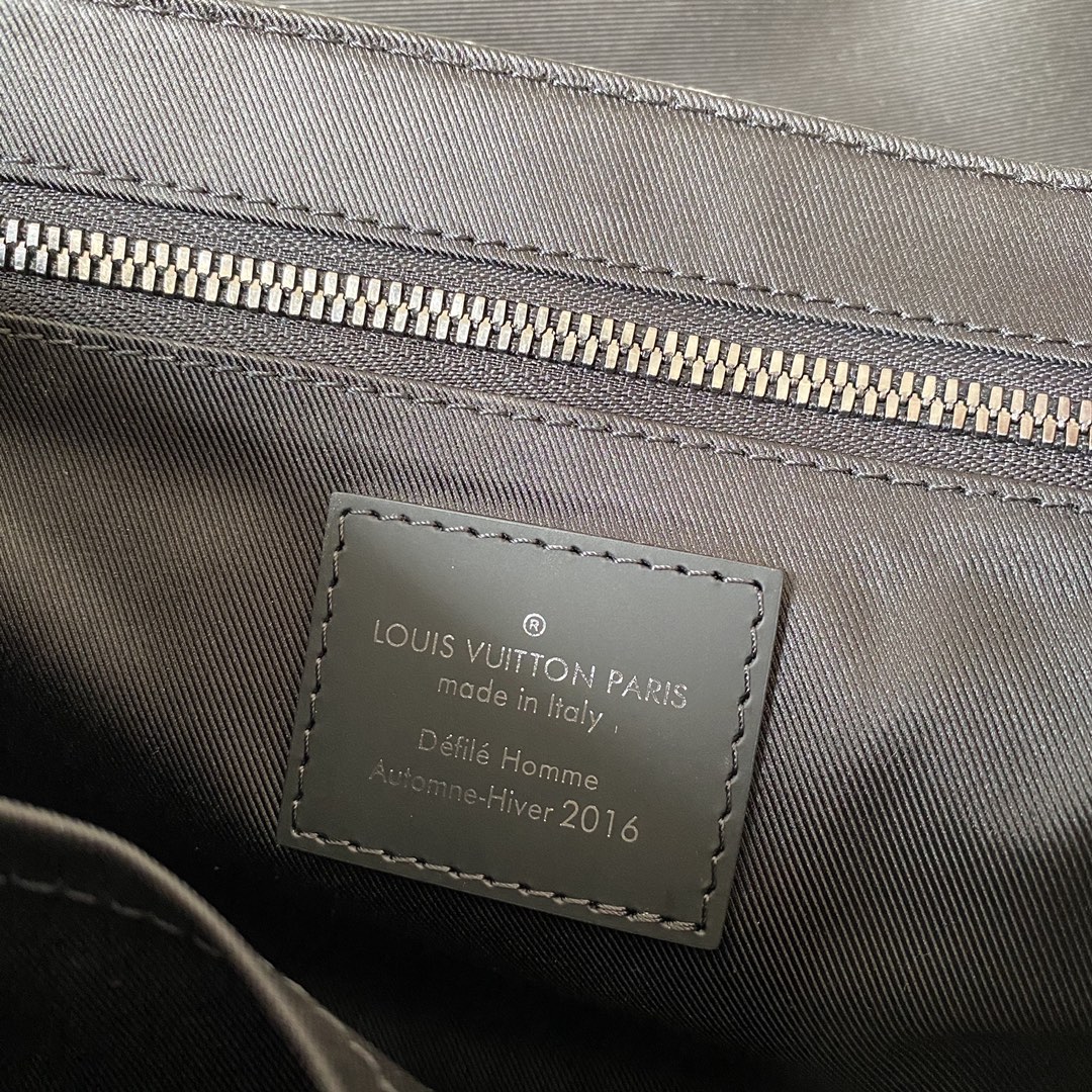 Louis Vuitton Voyager Small Messenger Bag - Image 9