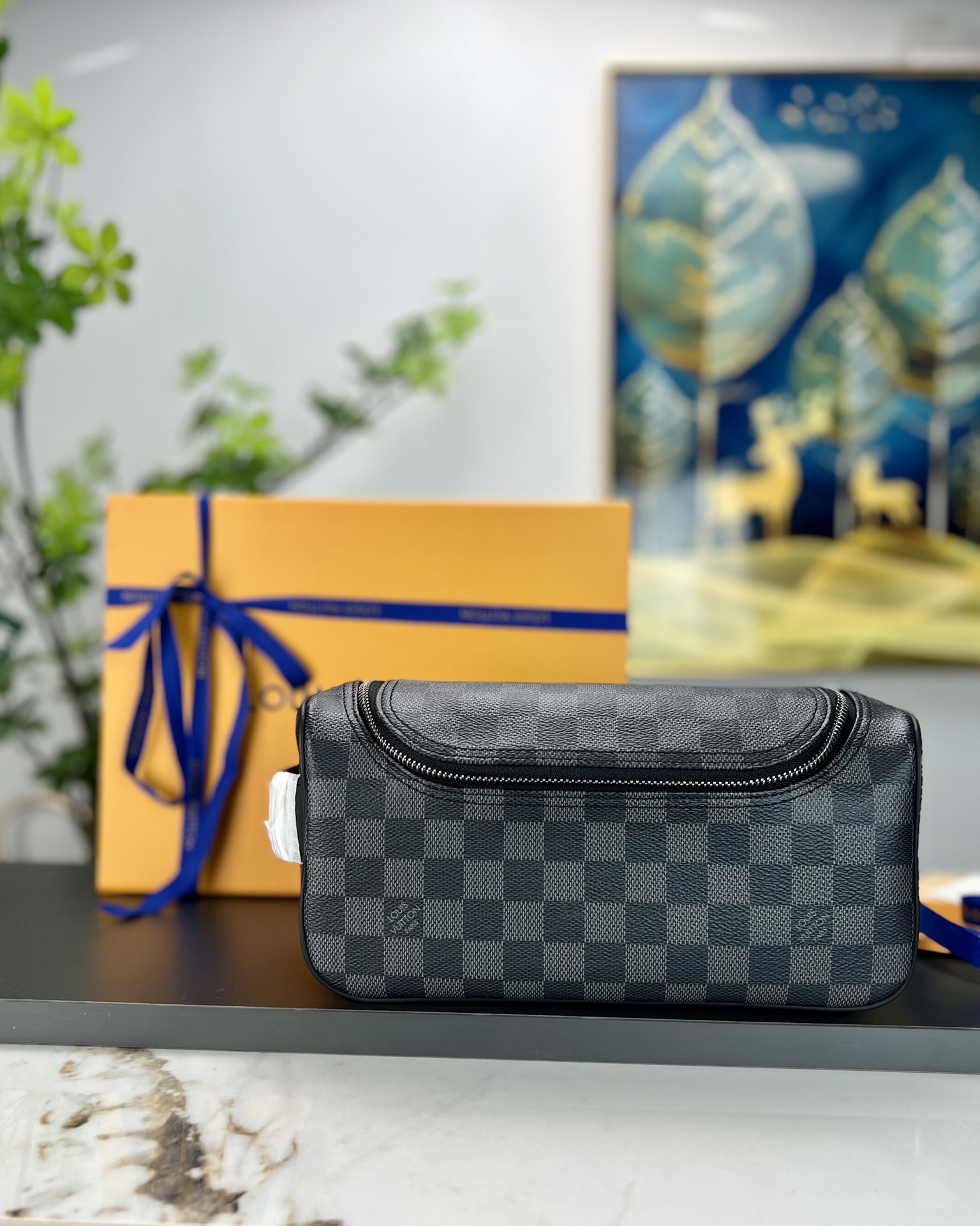 db9bf2_9f2ed7ed5d6748ffa5e3bb365bc11af2mv2.jpg Louis Vuitton Bag - Image 1