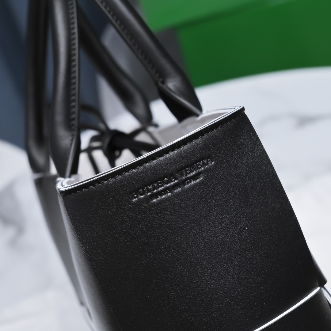 Bottega Veneta Arco Bag in Black Lambskin - Image 7