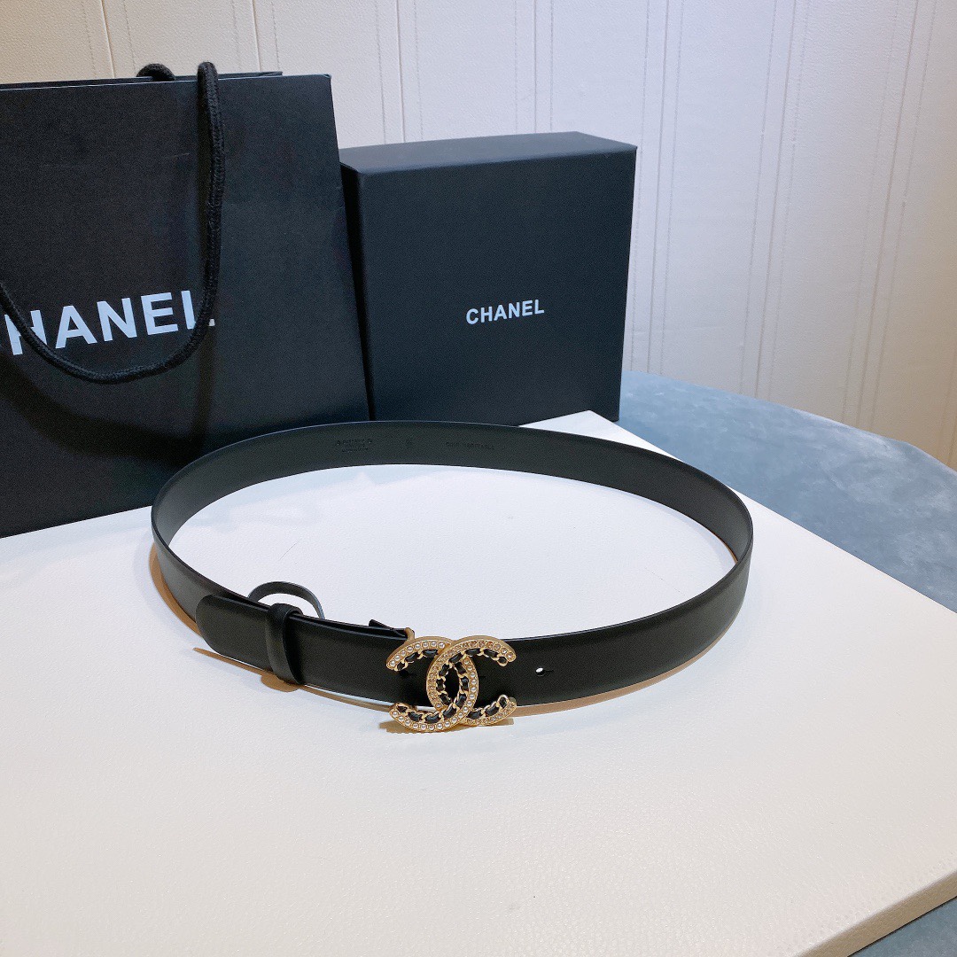 db9bf2_a0a011c98654481a8791a141d5b1d7a5mv2.jpg Chanel CC Buckle Leather Belt - Image 1