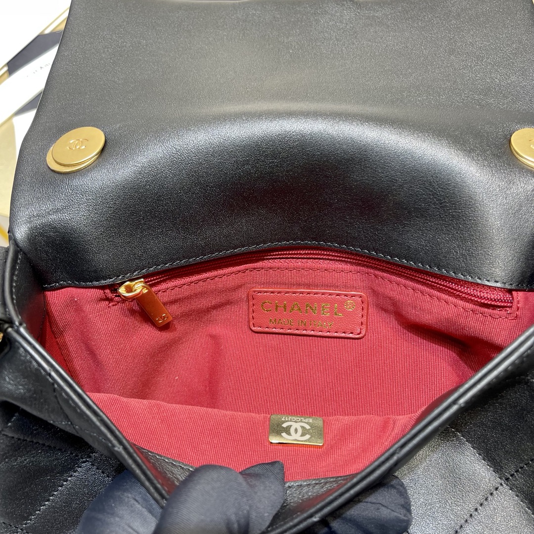 Chanel 21 Classic Square Small Flap Bag in Black Lambskin - Image 9