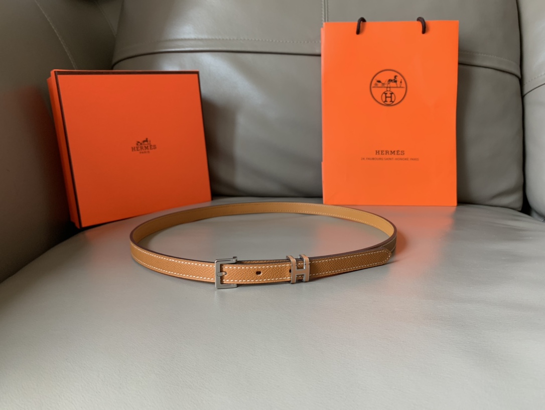 db9bf2_a42b2978e1964362af66d2fd1762e02amv2.jpg Hermès Pop H 15 Belt - Image 1