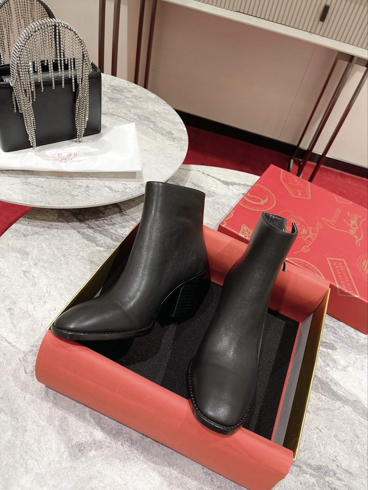 db9bf2_a482b162e2254d8ab9aee42032a28c77mv2.jpg Louboutin - Image 1