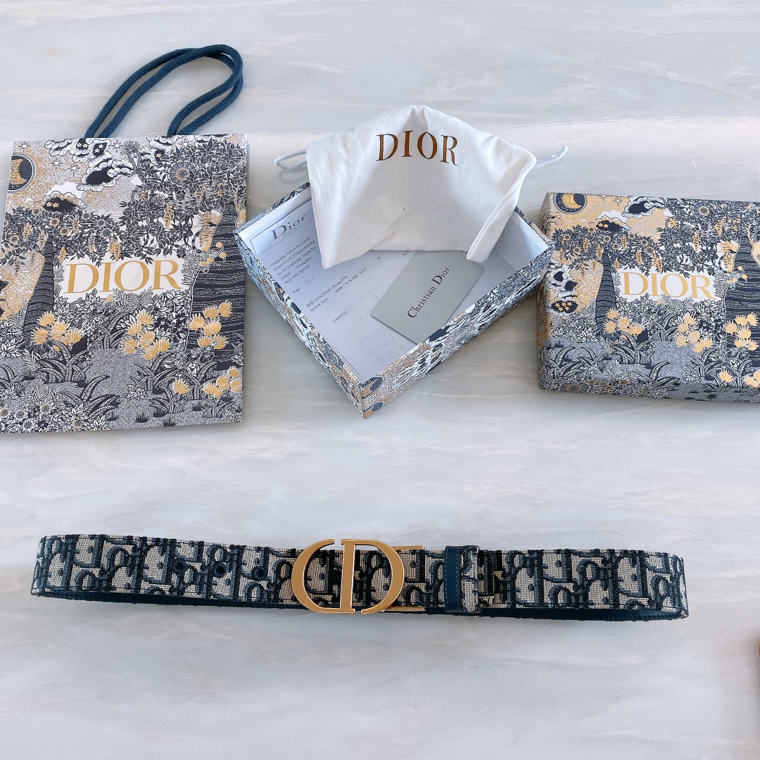 db9bf2_a5206203367d42a4976500e0eac64cadmv2.jpg Dior Montaigne CD Buckle 34mm Belt - Image 1