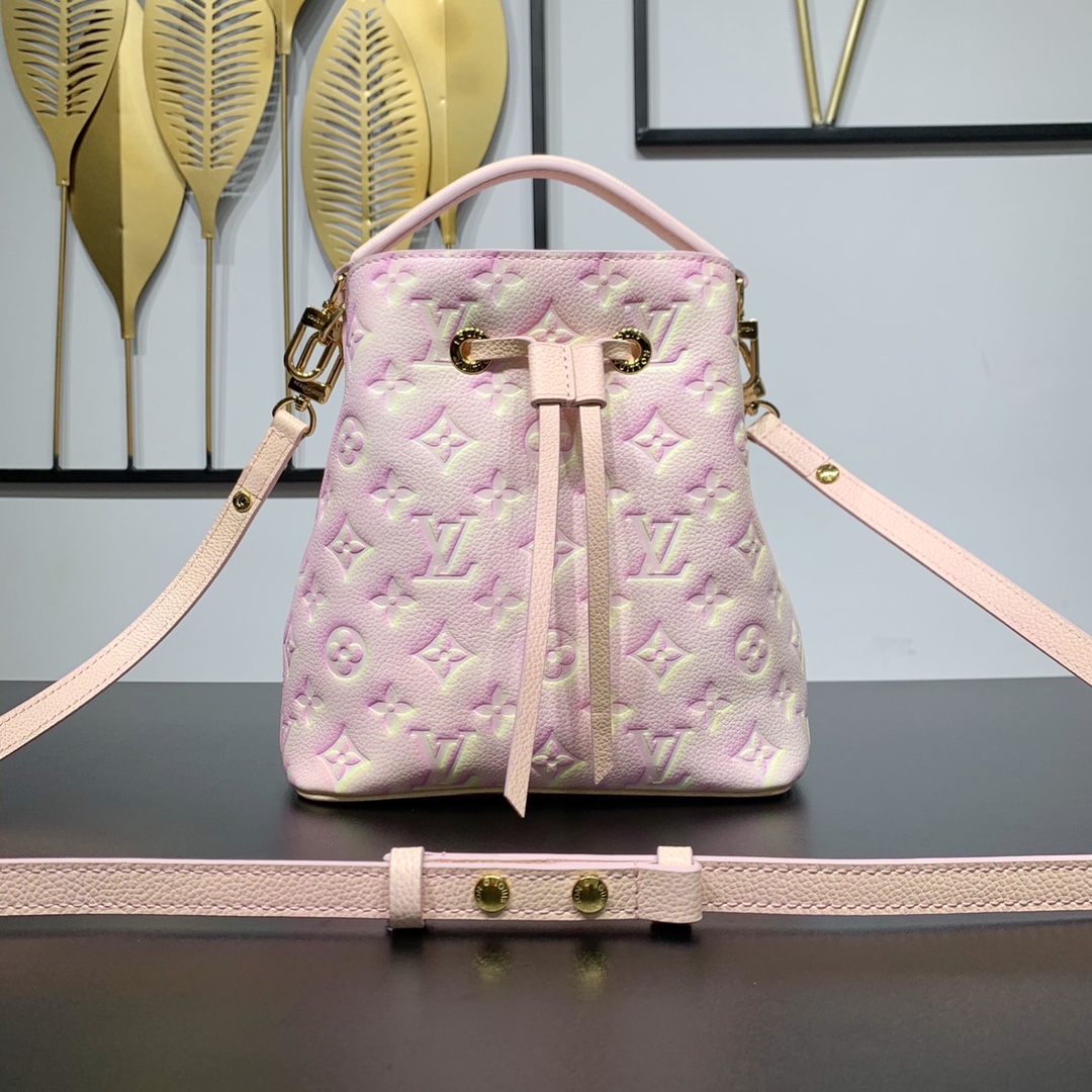 db9bf2_a58d8e8085664d3a94a1e5334b1a2573mv2.jpg Louis Vuitton Bag - Image 1