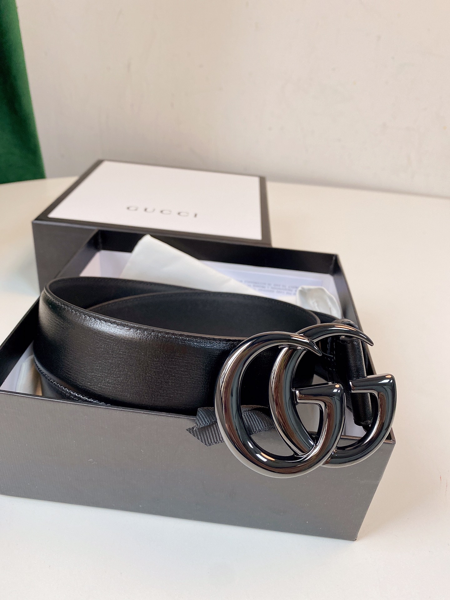 db9bf2_a62a000a48fc4160bfe6192f13309d13mv2.jpg Gucci Leather Belt - Image 1