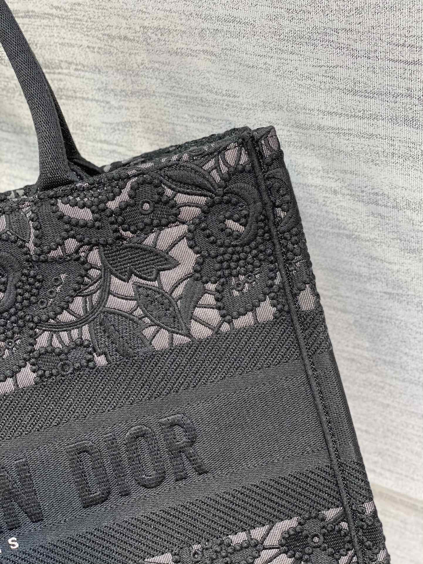 Dior Tote Bag in Black - Image 7