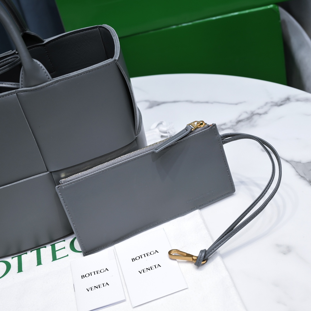 Bottega Veneta Arco Bag in Grey Lambskin - Image 6