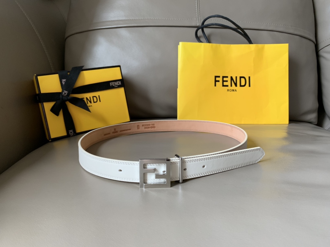 db9bf2_aa829b75b9054804b20196a659173765mv2.jpg Fendi Leather Belt - Image 1