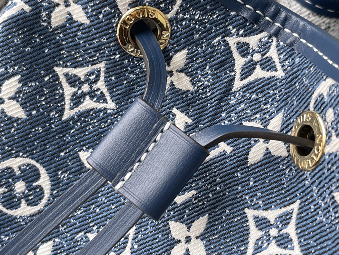 Louis Vuitton Petite Neonoe Bucket Bag in Blue Denim - Image 8