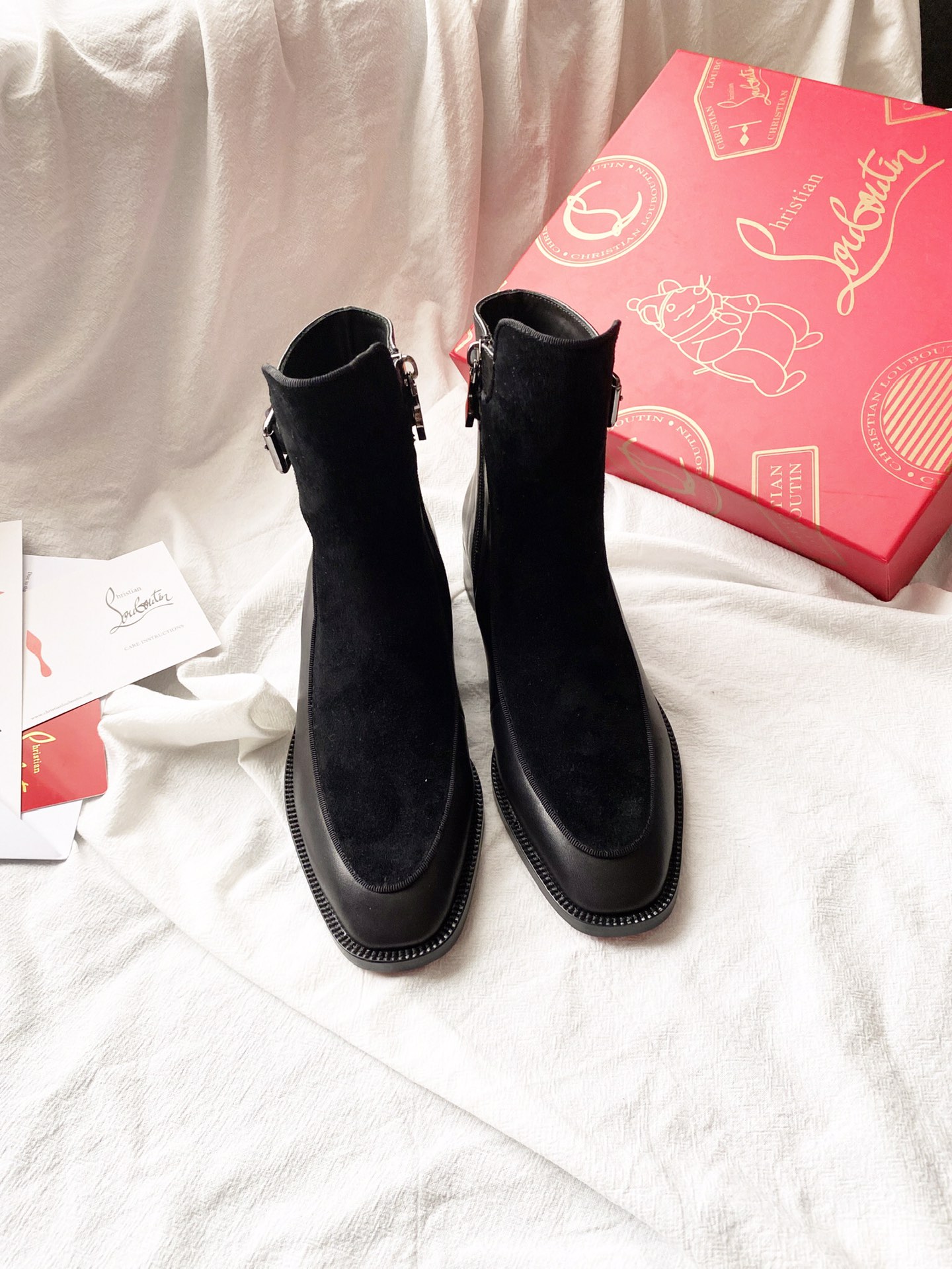 db9bf2_acb961672924482d91000896044dfb2amv2.jpg Louboutin - Image 1