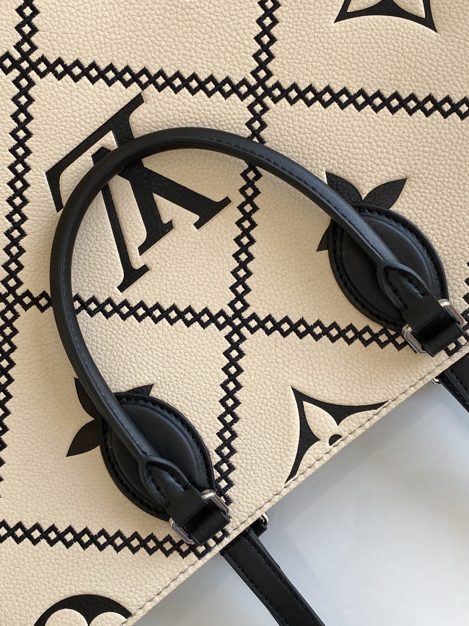 Louis Vuitton OnTheGo Medium Tote Bag - Image 5