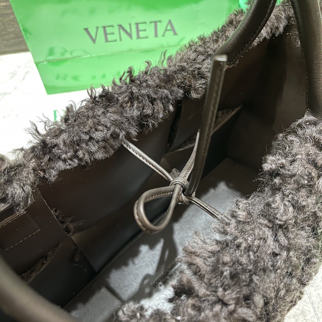 Bottega Veneta Arco Tote Bag - Image 7