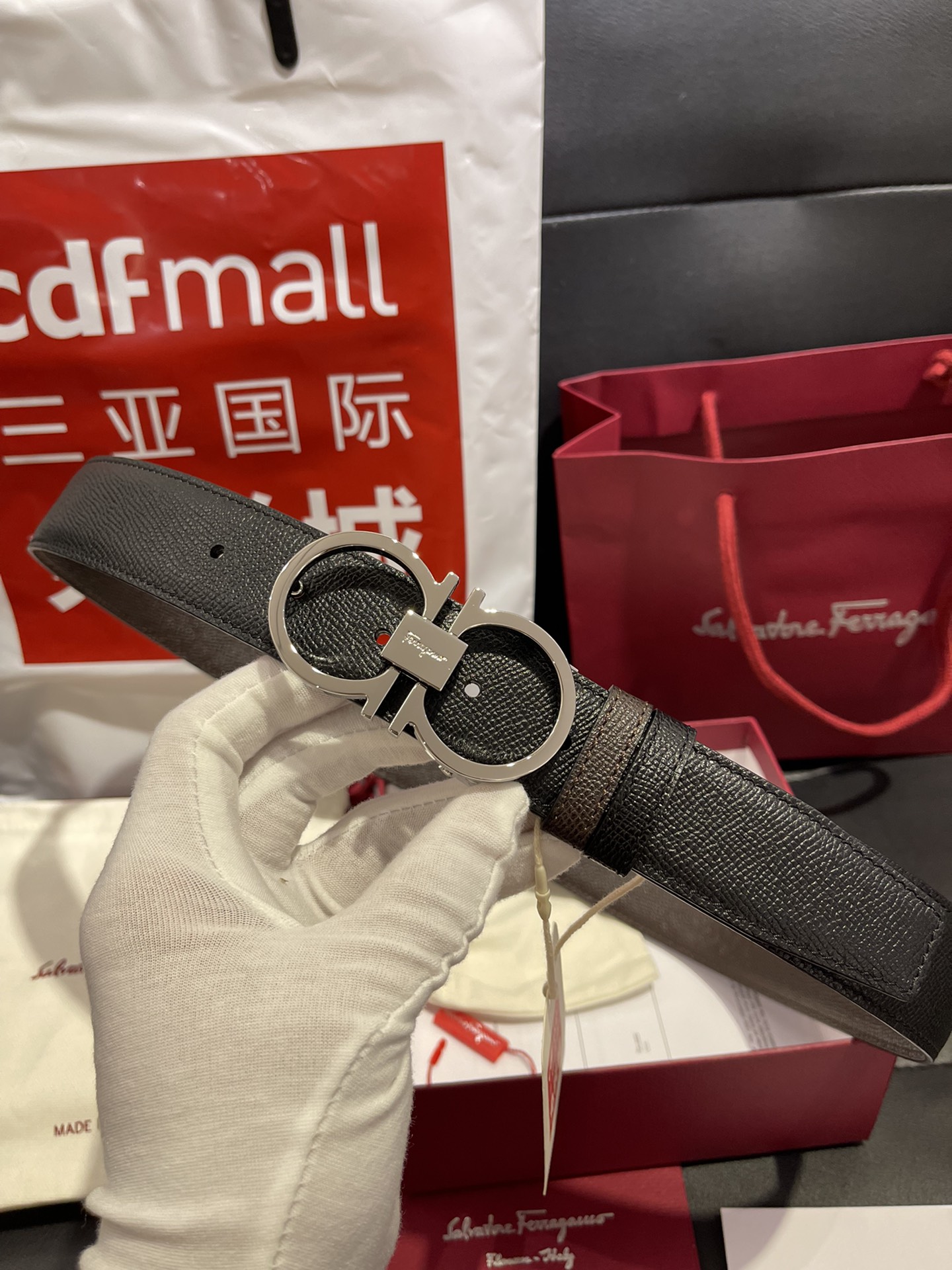 db9bf2_af777e54970245419e0da19b1bb12107mv2.jpg Ferragamo Logo Buckle Leather Belt - Image 1