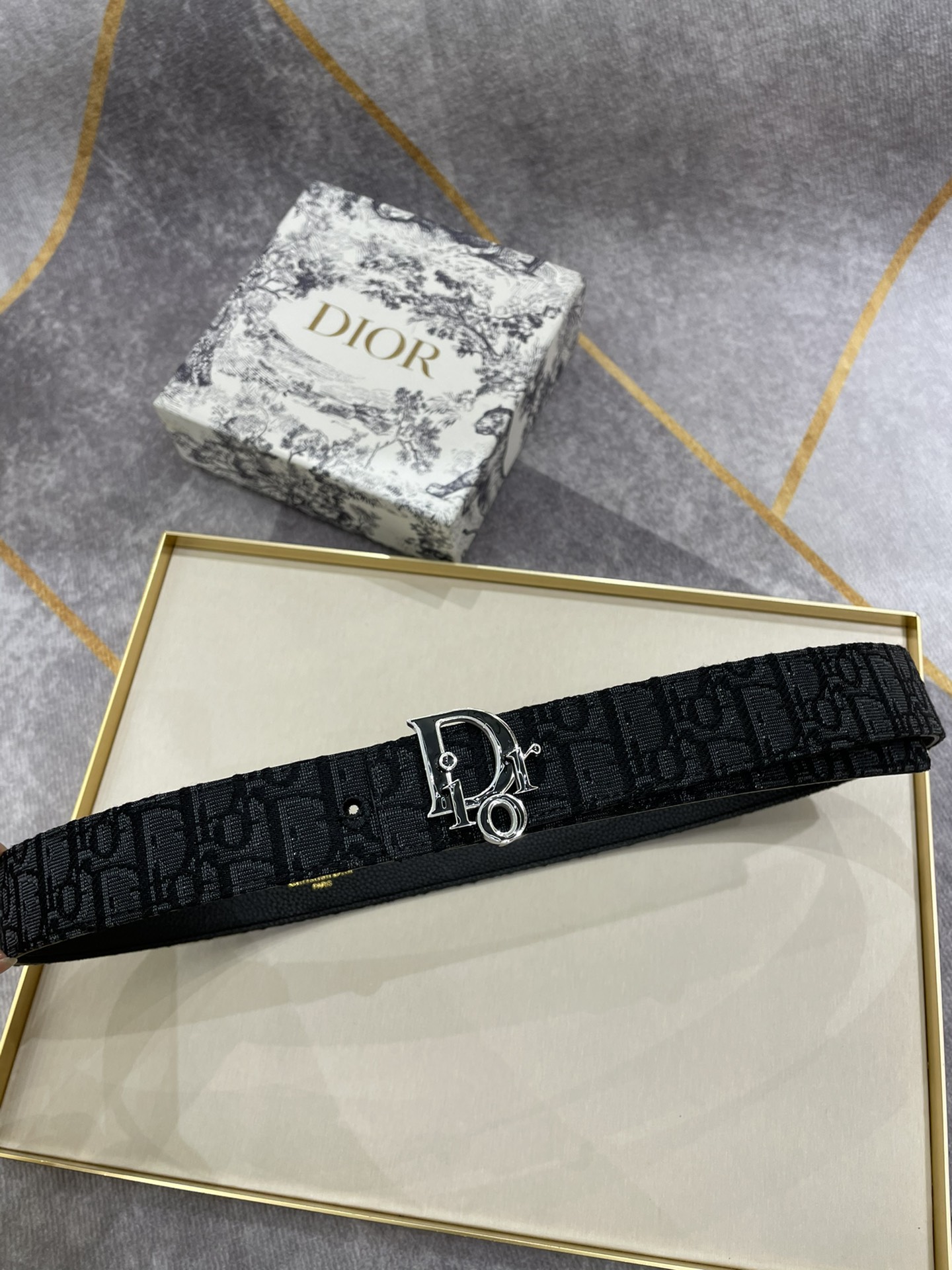 db9bf2_af884c40a7e84eb3950d778b5f0773d9mv2.jpg Dior Leather Belt - Image 1