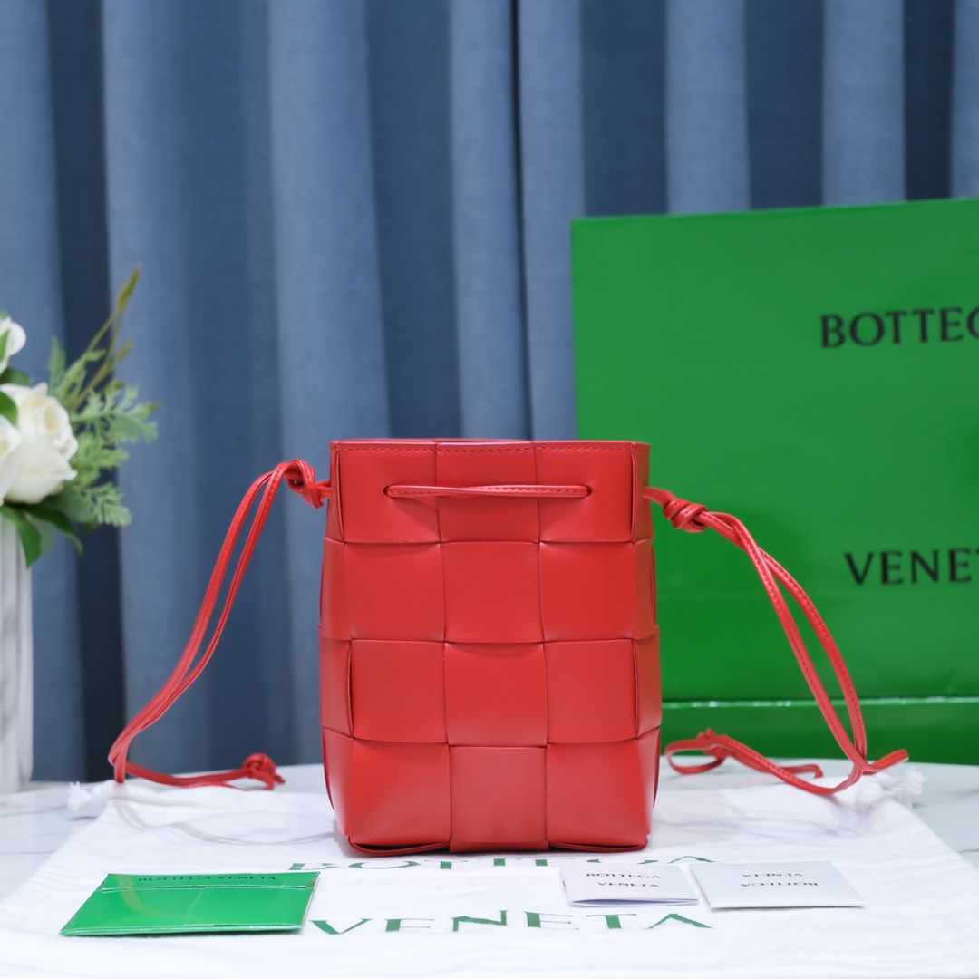 Bottega Veneta Braided Small Bucket Bag in Red - Image 4