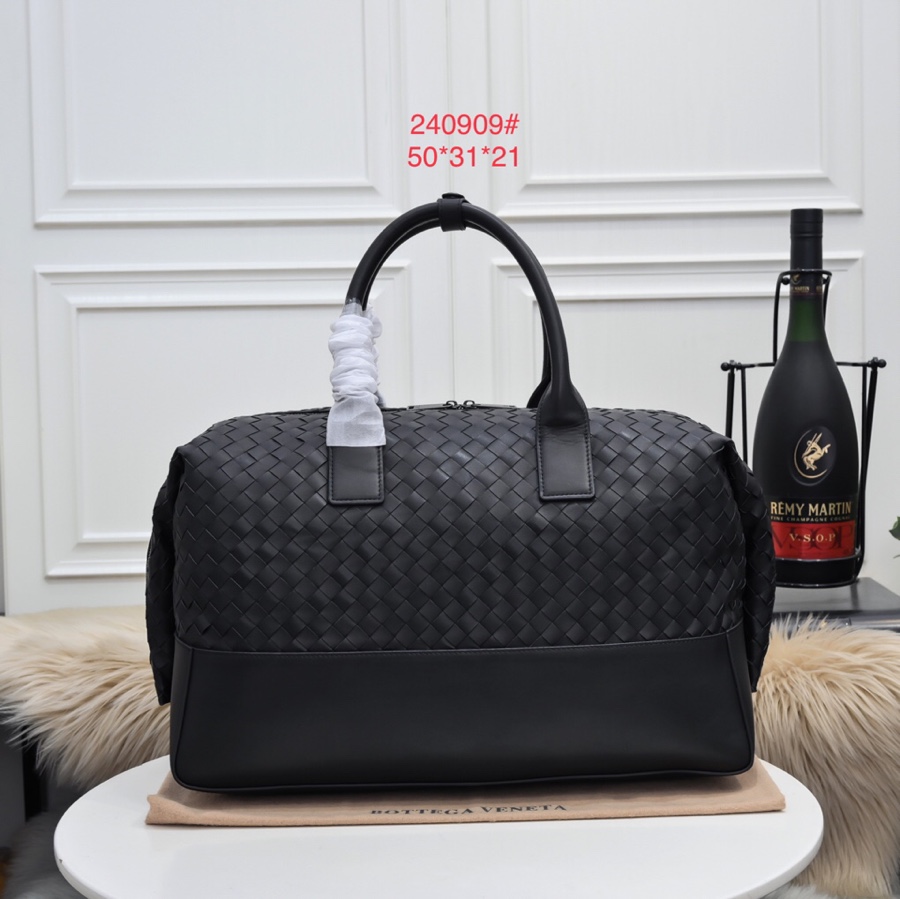 db9bf2_b041b569503f44799a255f6ed97b0134mv2.jpg Bottega Veneta Woven Bag - Image 1