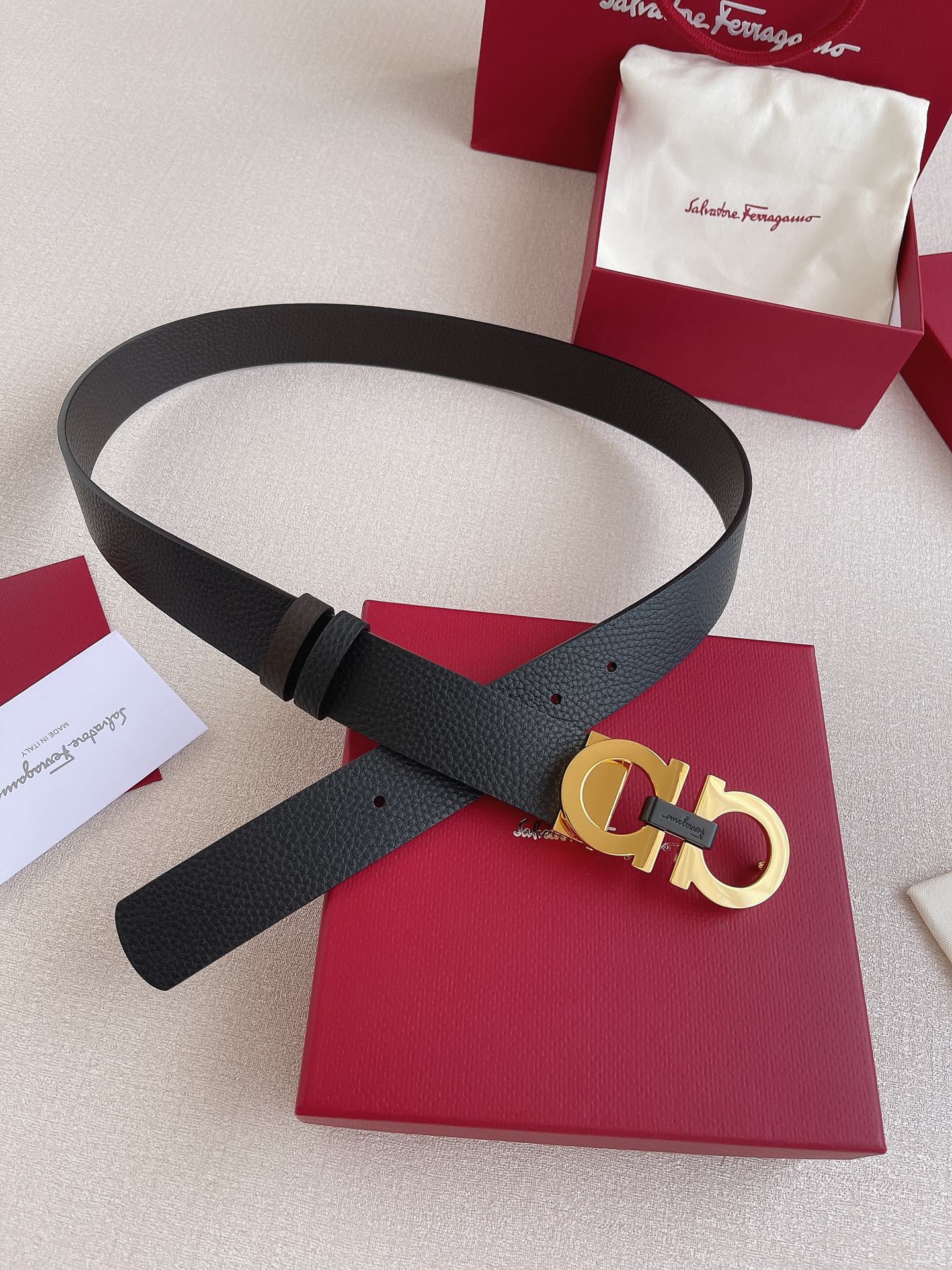 db9bf2_b042a66ea1ec421c8f2c07ca3a378518mv2.jpg Ferragamo Gancini Buckle Leather Belt - Image 1