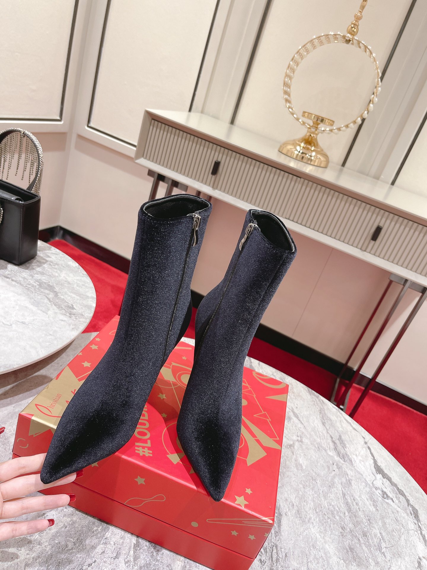 db9bf2_b0c77e4523684a5385de5a4511148be4mv2.jpg Louboutin - Image 1