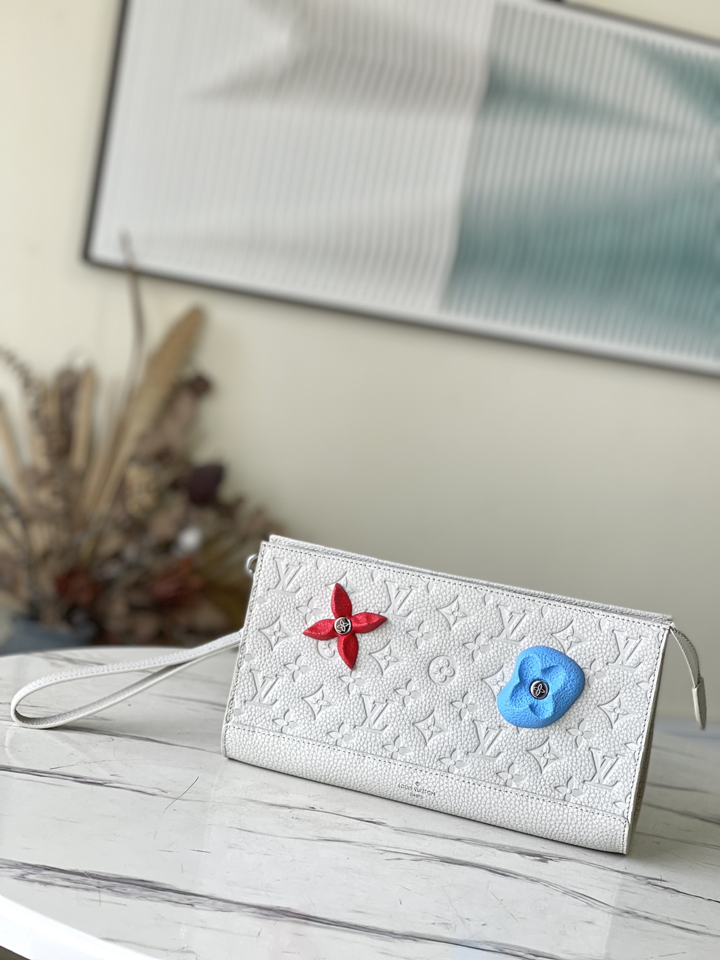 db9bf2_b1e1c9a27c9748b7b53afd6fdaf22e01mv2.jpg Louis Vuitton Bag - Image 1