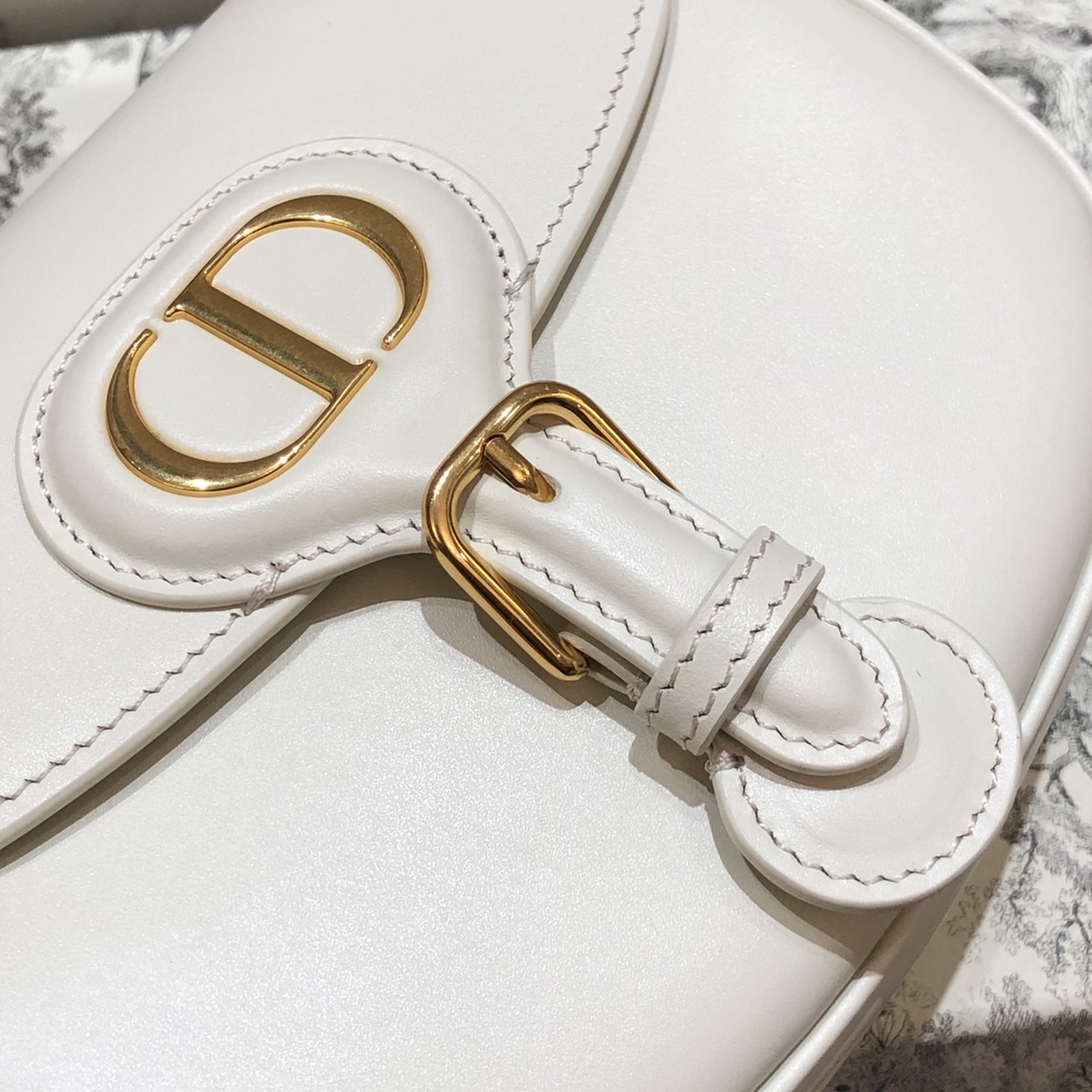 Dior Small Bobby Bag in White - Image 8