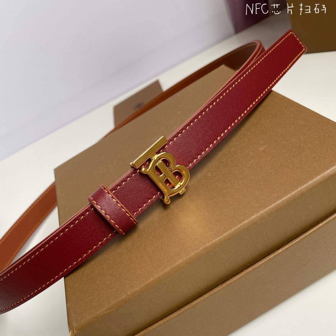 db9bf2_b592ebe2a7974d349aee3718f1107ad7mv2.jpg Burberry TB Buckle Double-sided Leather Belt - Image 1