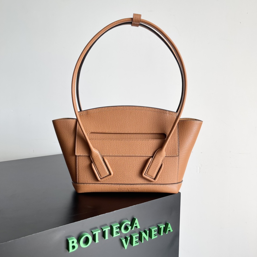 db9bf2_b6e14769f2944fa180901f27edc26d8fmv2.jpg Bottega Veneta Shoes - Image 1