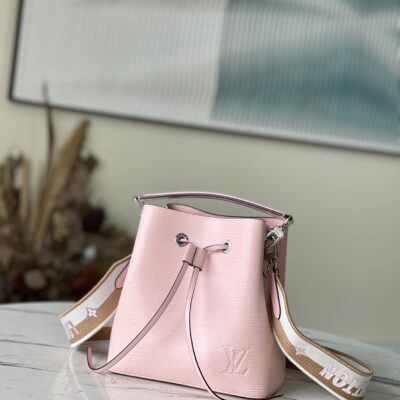 Louis Vuitton Small NéoNoé Bucket Bag in Pink