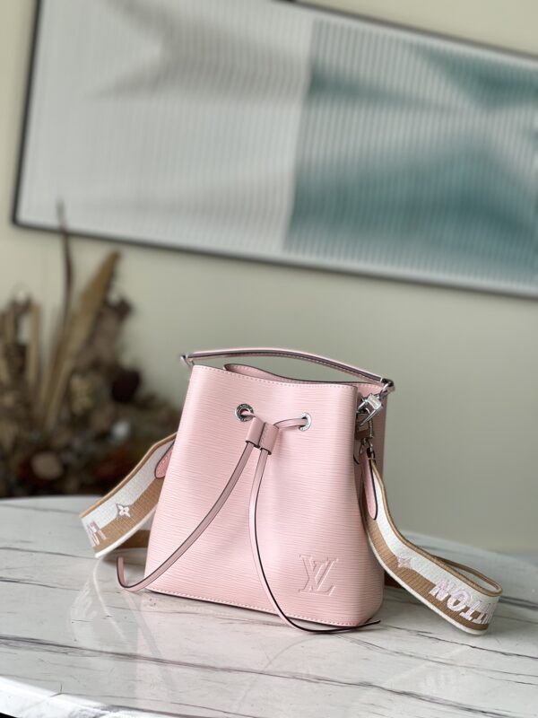 Louis Vuitton Small NéoNoé Bucket Bag in Pink