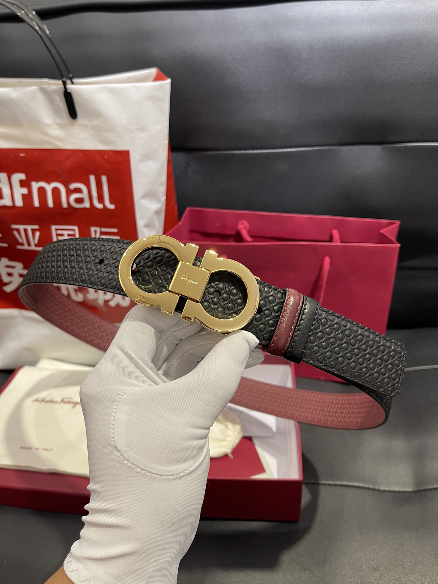 db9bf2_b8e2560397a745e19a78da7f20f63eccmv2.jpg Ferragamo Adjustable Gancini Leather Belt - Image 1