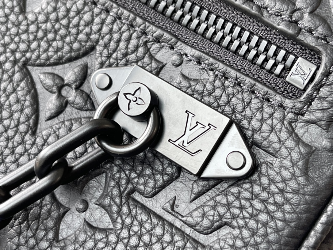 Louis Vuitton Pochette Volga Clutch - Image 7
