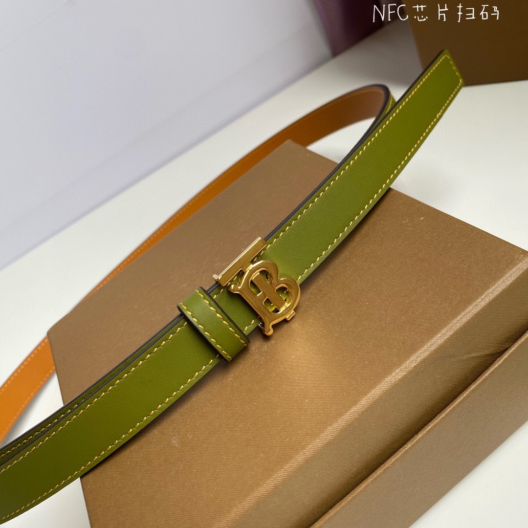 db9bf2_bc8b48a6b8974b4d88351b714c93ad2amv2.jpg Burberry TB Buckle Double-sided Leather Belt - Image 1