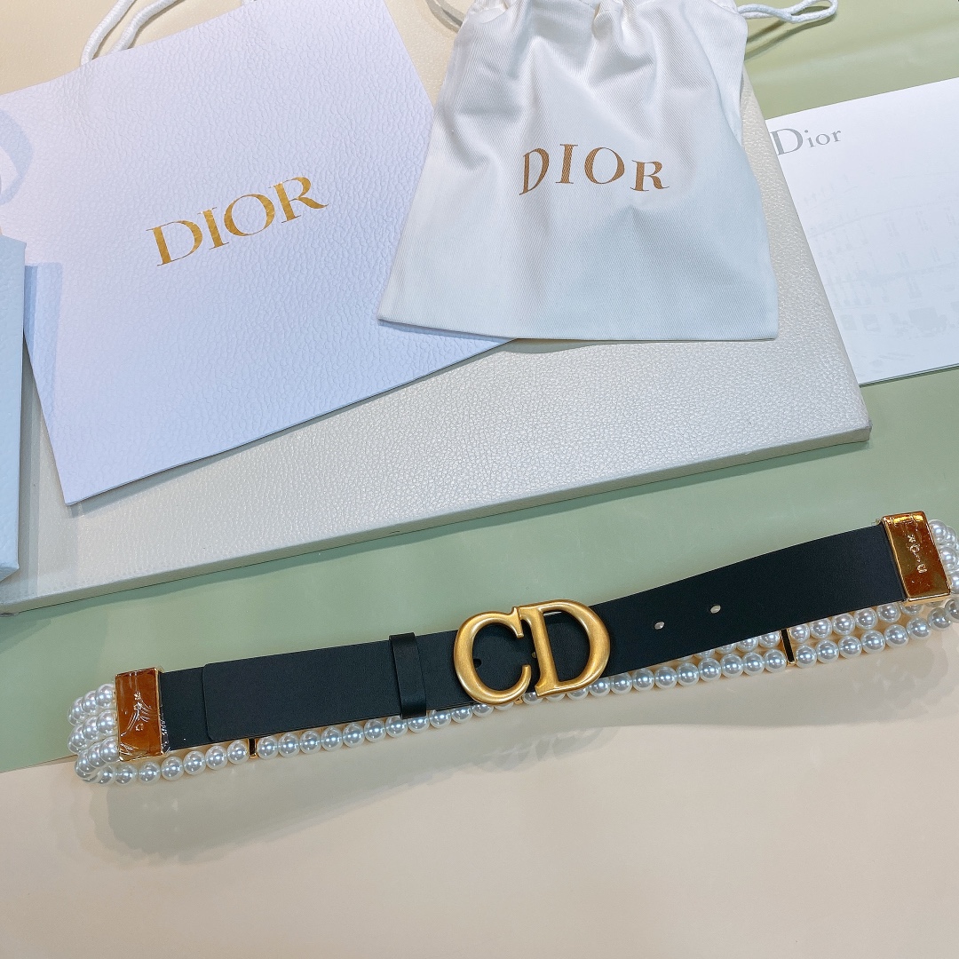db9bf2_bd1fa9b0ab634bc9a0570a314f9de212mv2.jpg Dior Pearl and Leather Caro 20mm Belt - Image 1