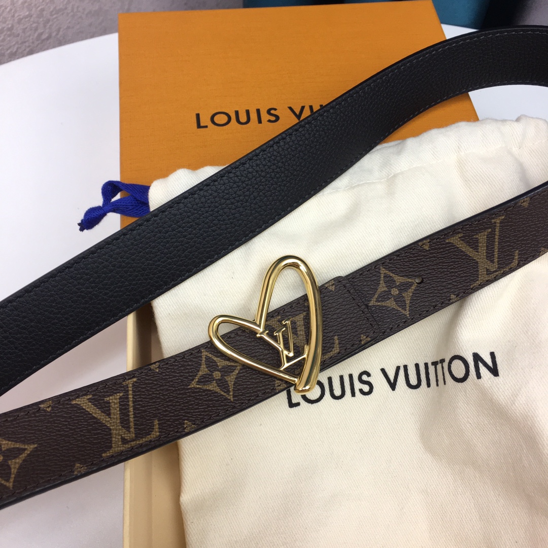 db9bf2_bd4fdae7712f4384855d22be32f2f475mv2.jpg Louis Vuitton Heart Buckle 30mm Reversible Belt - Image 1