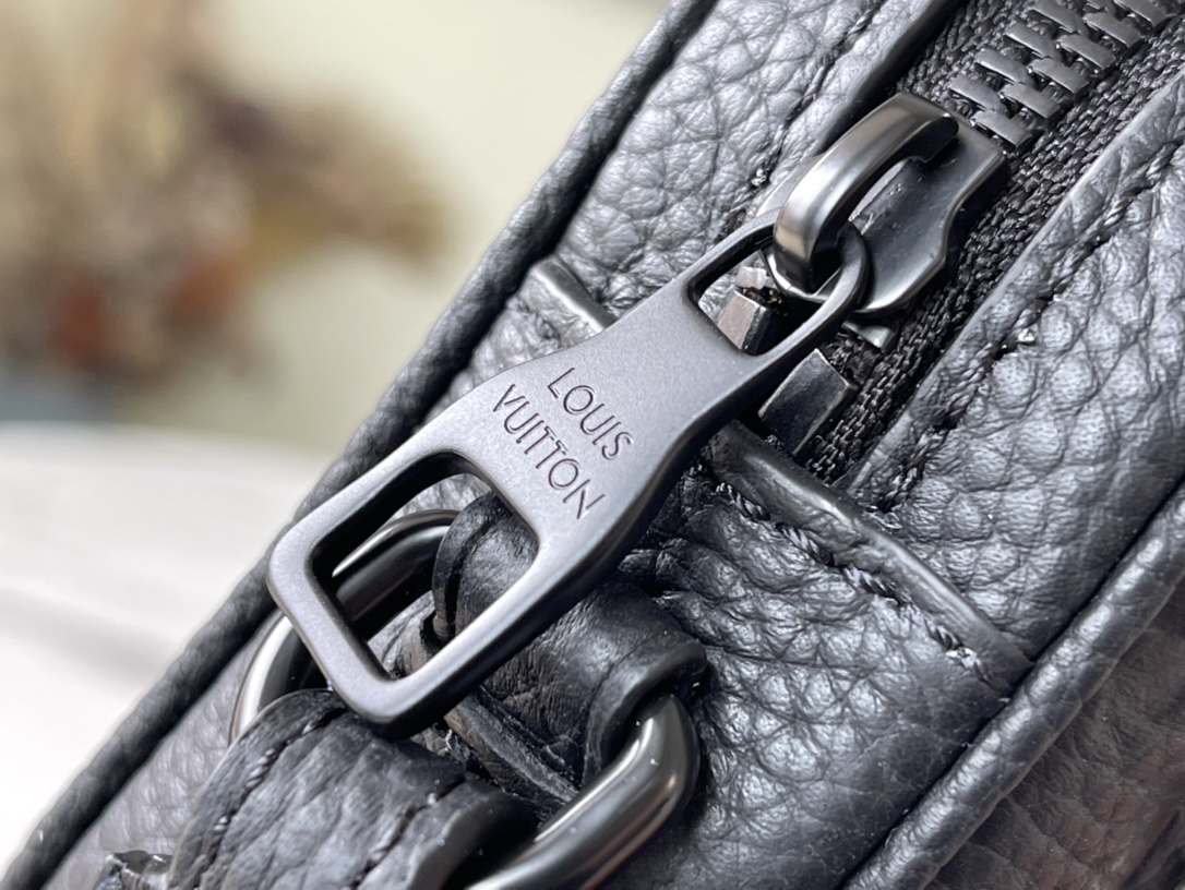 Louis Vuitton Pochette Volga Clutch - Image 8