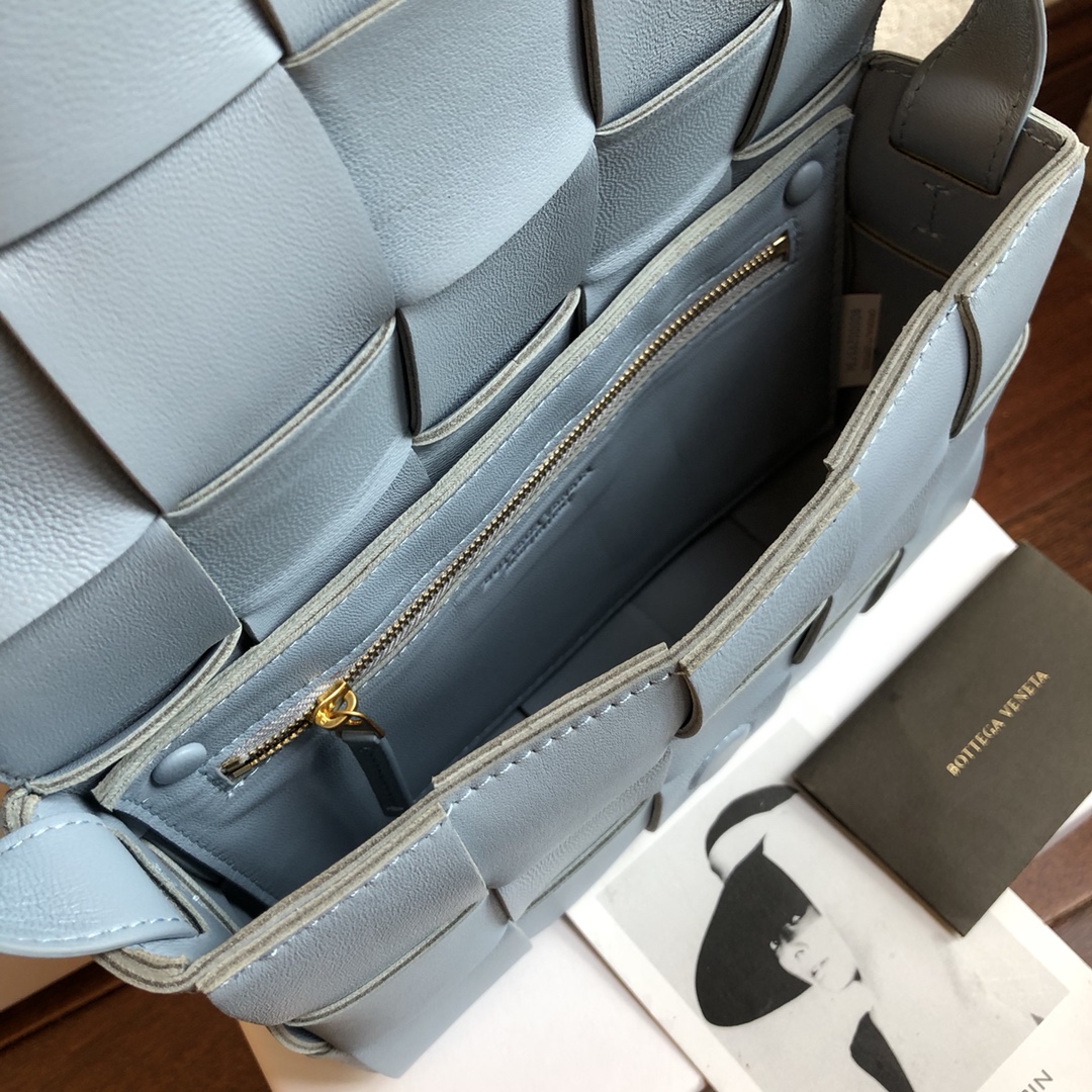 Bottega Veneta Woven Messenger Bag - Image 10