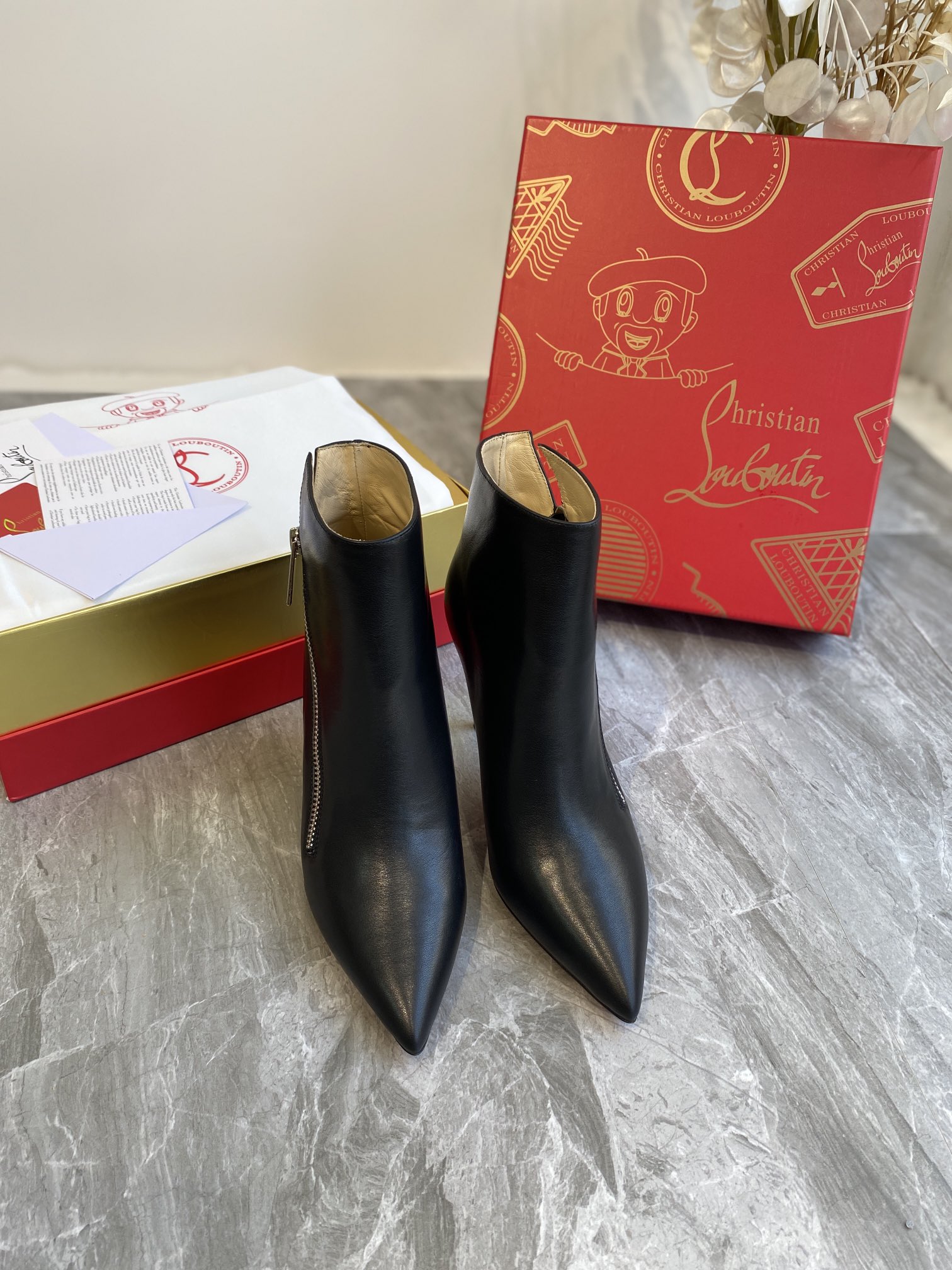 db9bf2_bfaf7039ac5b44b4b9f4dcce033d7b06mv2.jpg Louboutin - Image 1