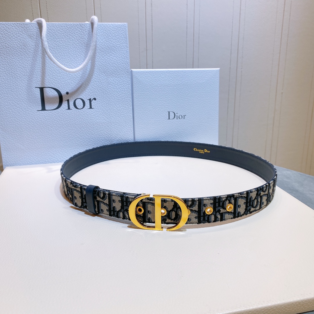 db9bf2_c0d5cd15c595447081205816652a68cbmv2.jpg Dior Classic CD Buckle Presbyopia 30mm Belt - Image 1
