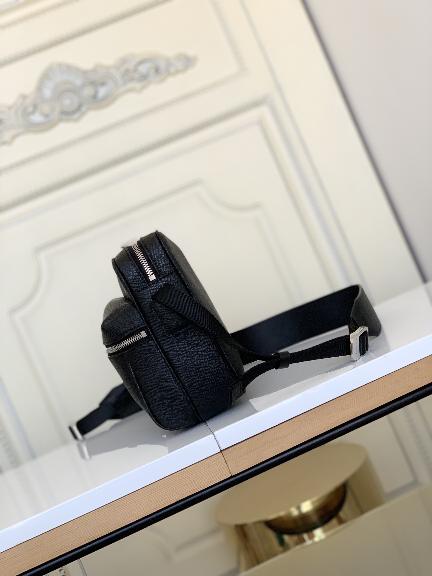 Louis Vuitton Outdoor Small Messenger Bag - Image 4