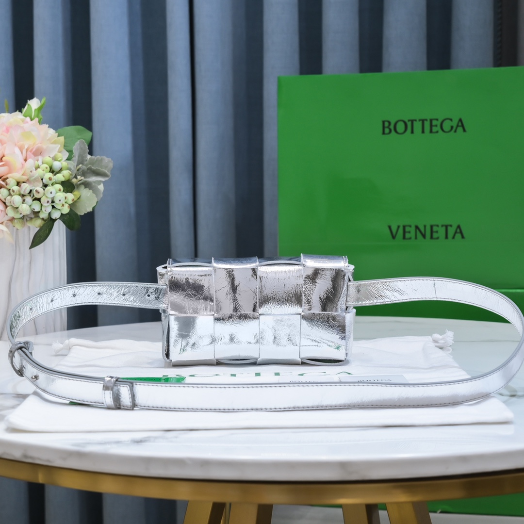 db9bf2_c31cc6d5328a45f8bfd6c5103d160f54mv2.jpg Bottega Veneta Shoes - Image 1