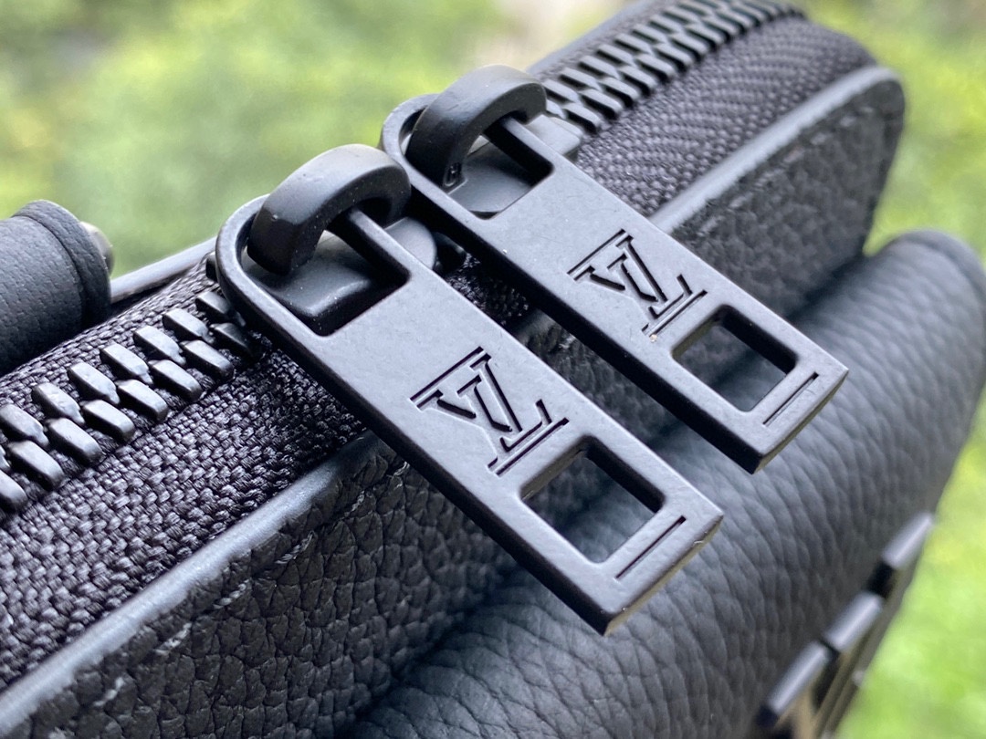 Louis Vuitton Aerogram Phone Case - Image 7