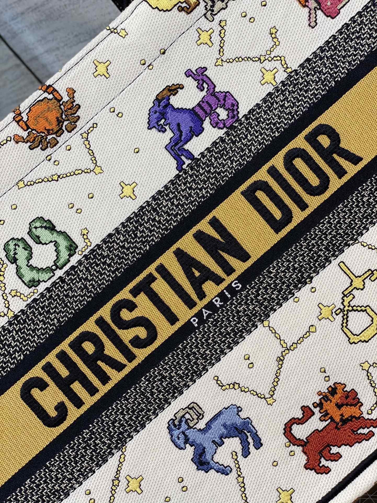 Dior Medium Constellations Tote Bag - Image 5