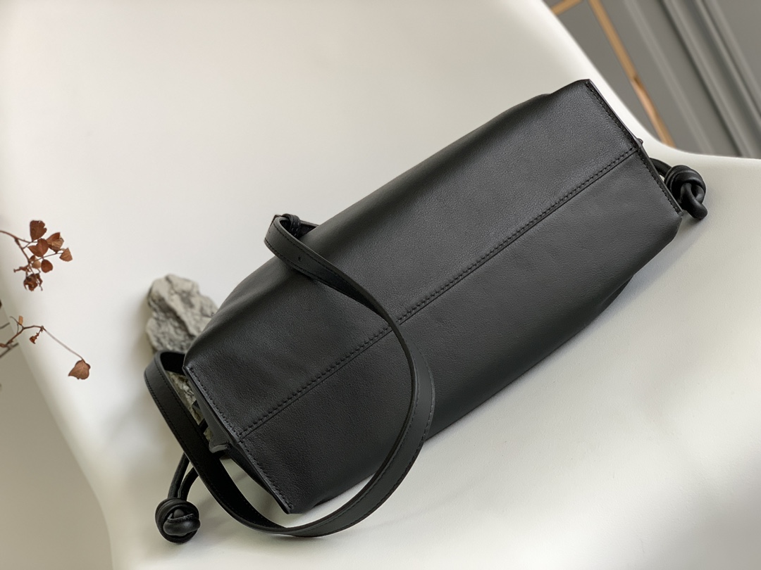 Loewe Large Flamenco Bag in Black Calfskin - Image 7