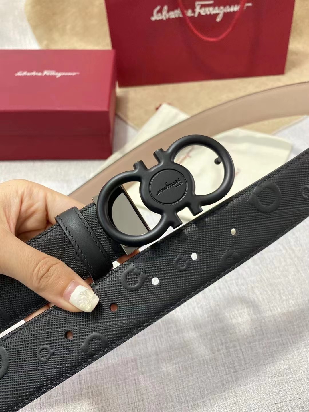 db9bf2_c8908a9af8ac4b20ab7b0905cc083af0mv2.jpg Ferragamo Logo Buckle Leather Belt - Image 1