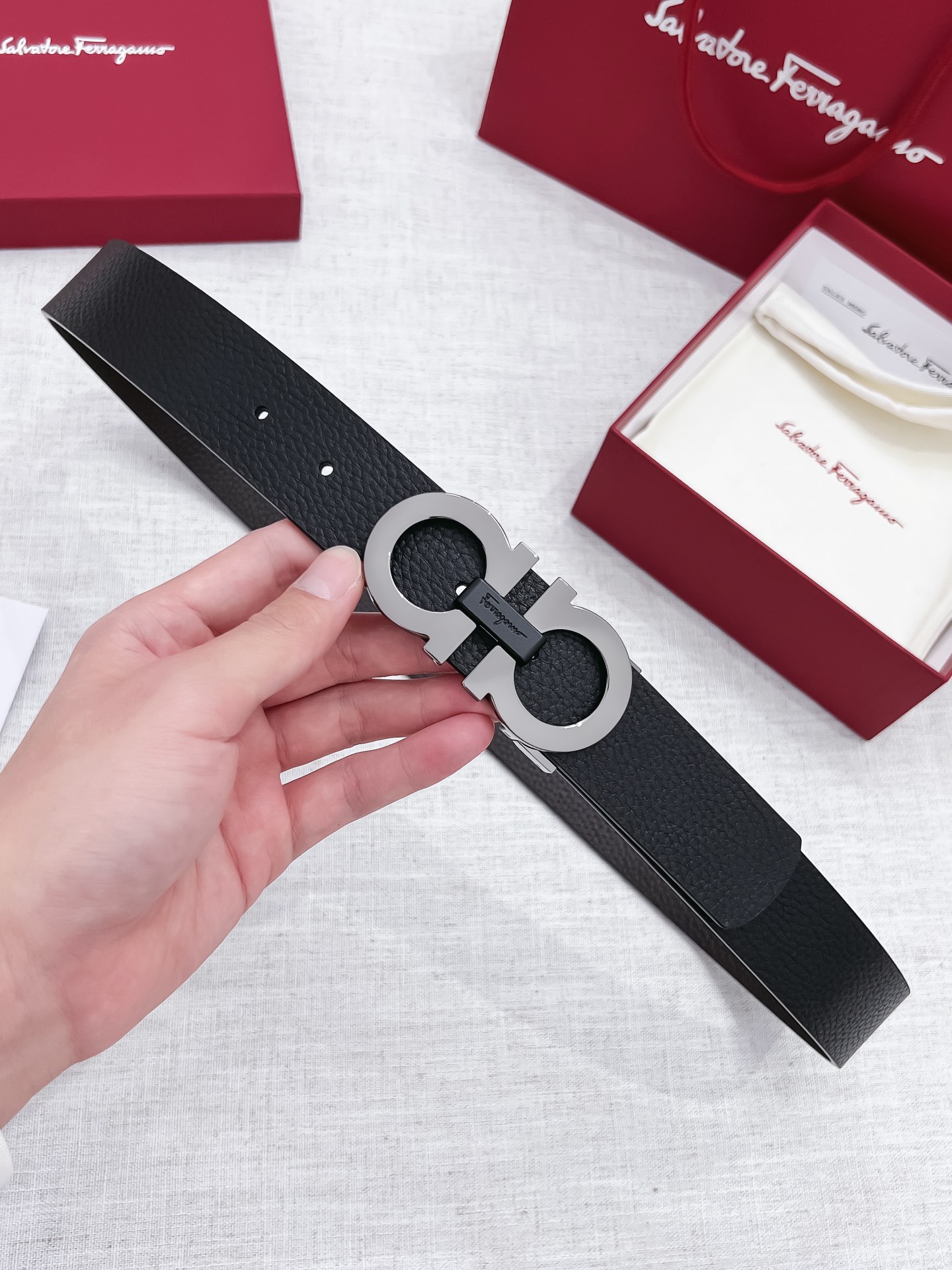 db9bf2_cab3d8985a924634a921b4e0e1960799mv2.jpg Ferragamo Logo Buckle Leather Belt - Image 1