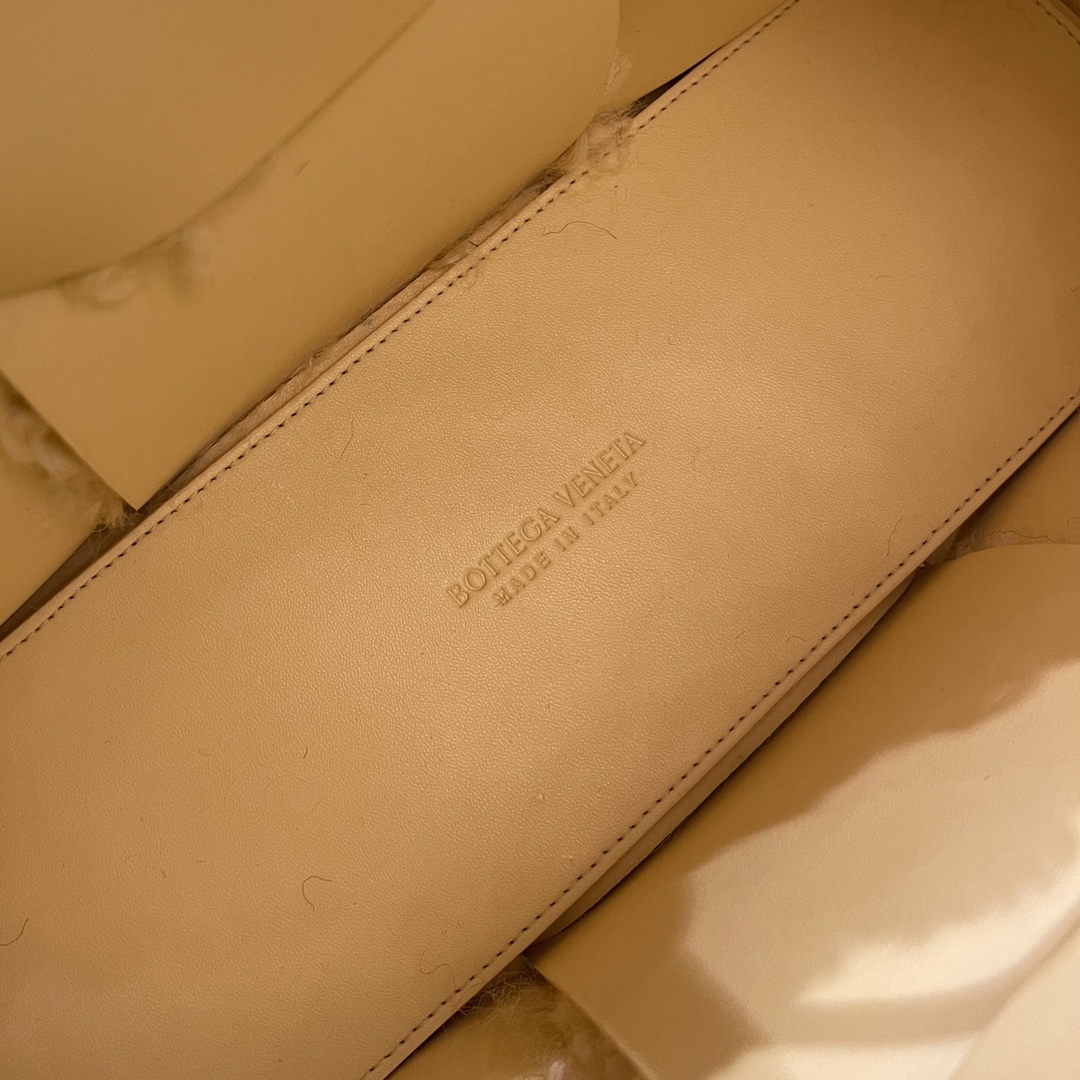 Bottega Veneta Arco Tote Bag - Image 10