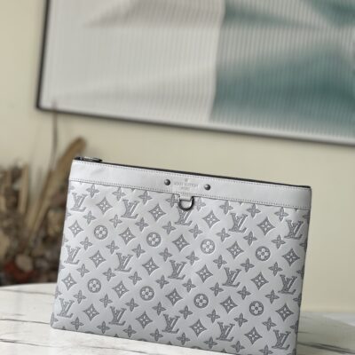 Louis Vuitton Discovery Pochette Clutch