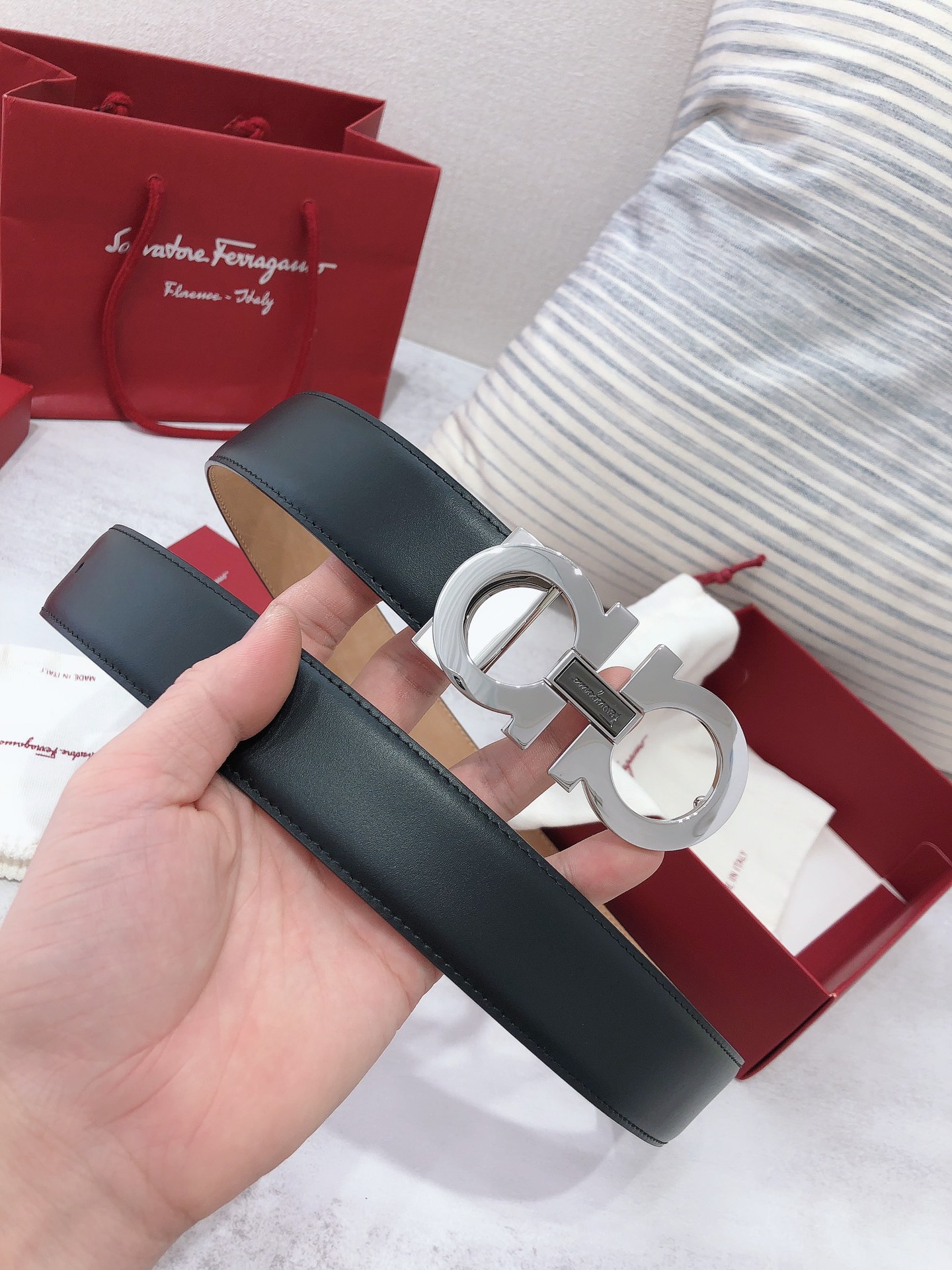 db9bf2_cc70c09d1f2c4e59890912c283680cb6mv2.jpg Ferragamo Logo Buckle Double-sided Leather Belt - Image 1